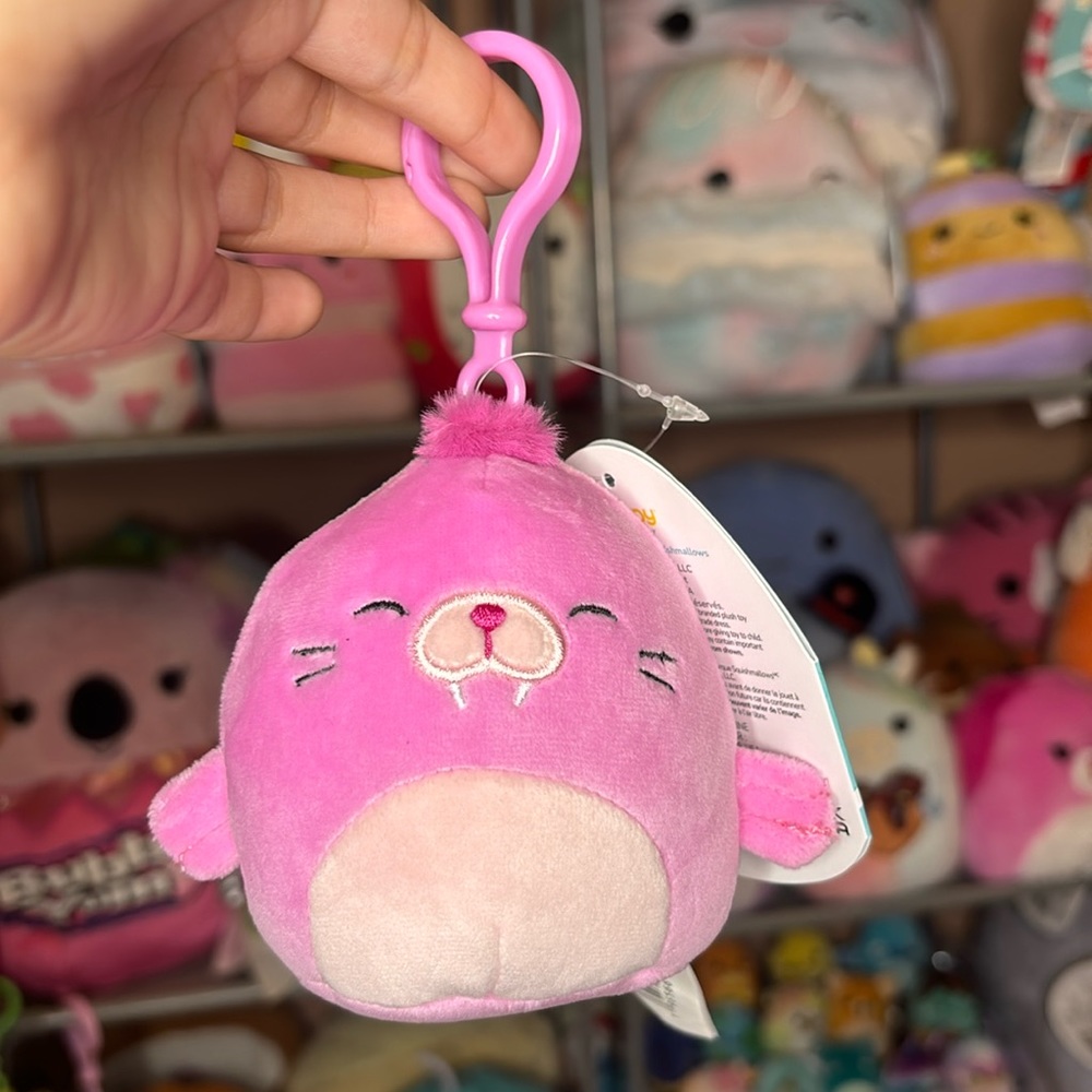 ❌SOLD❌ Pepper the walrus Squishmallows Clip NWT